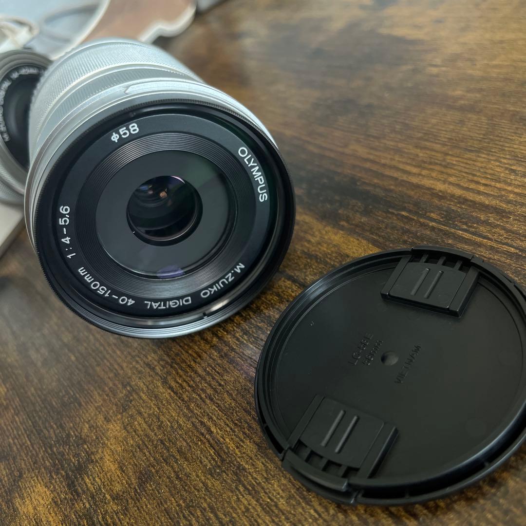 【美品】OLYMPUS PEN E-PL9 ホワイト 14-42mmレンズ付き