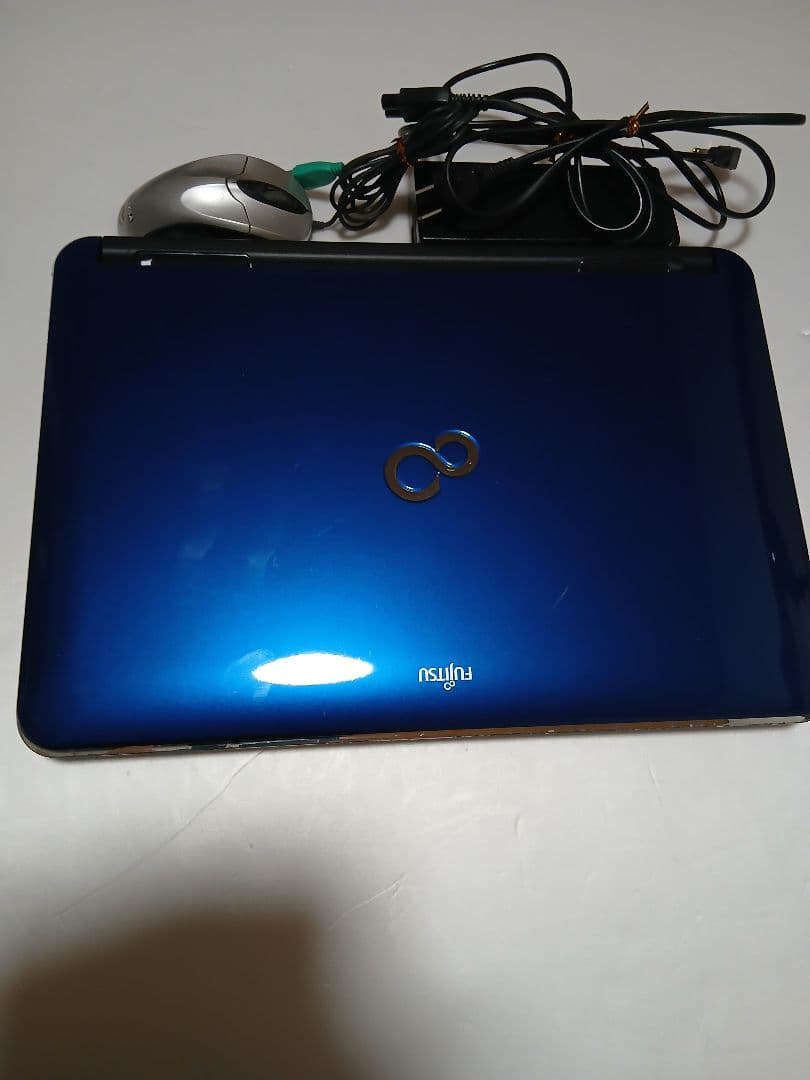 富士通　LIFEBOOK AH77/D FMVA77DL ノートパソコン本体