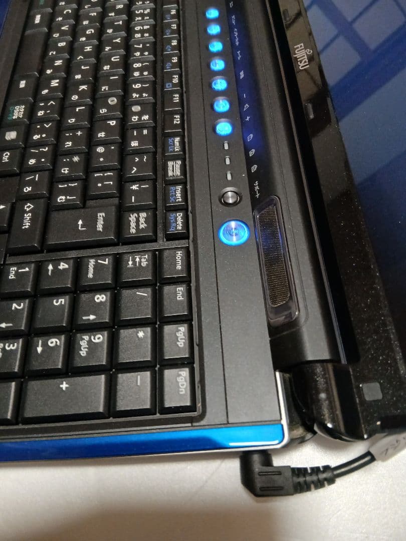 富士通　LIFEBOOK AH77/D FMVA77DL ノートパソコン本体