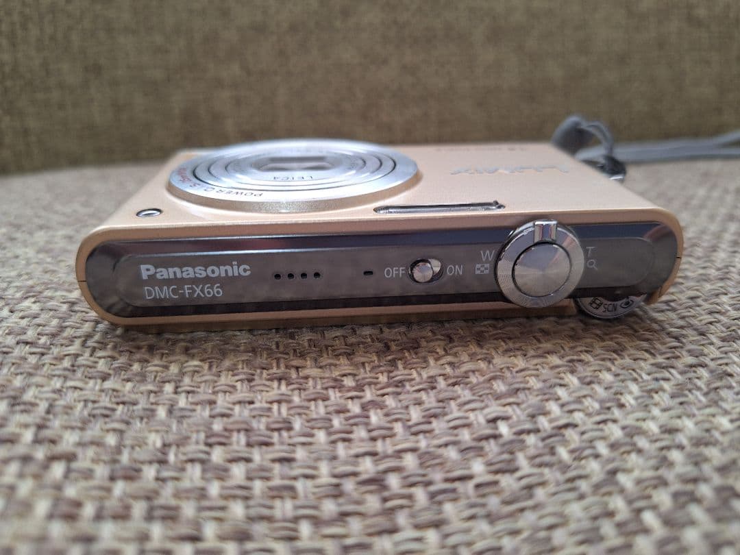 Panasonic パナソニック LUMIX DMC-FX66　☆充電器付