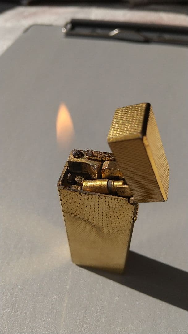 dunhillのローラー式ガスライターRE24163