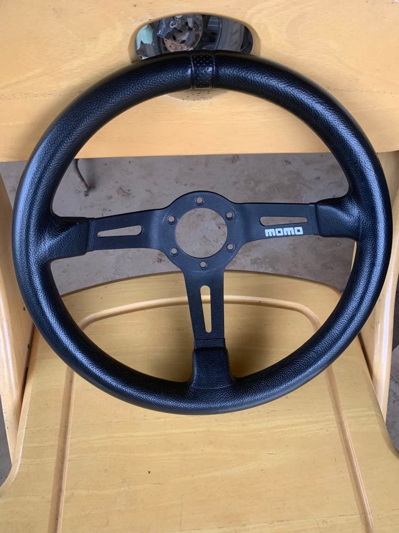 MOMO ステアリング 黒 6穴
