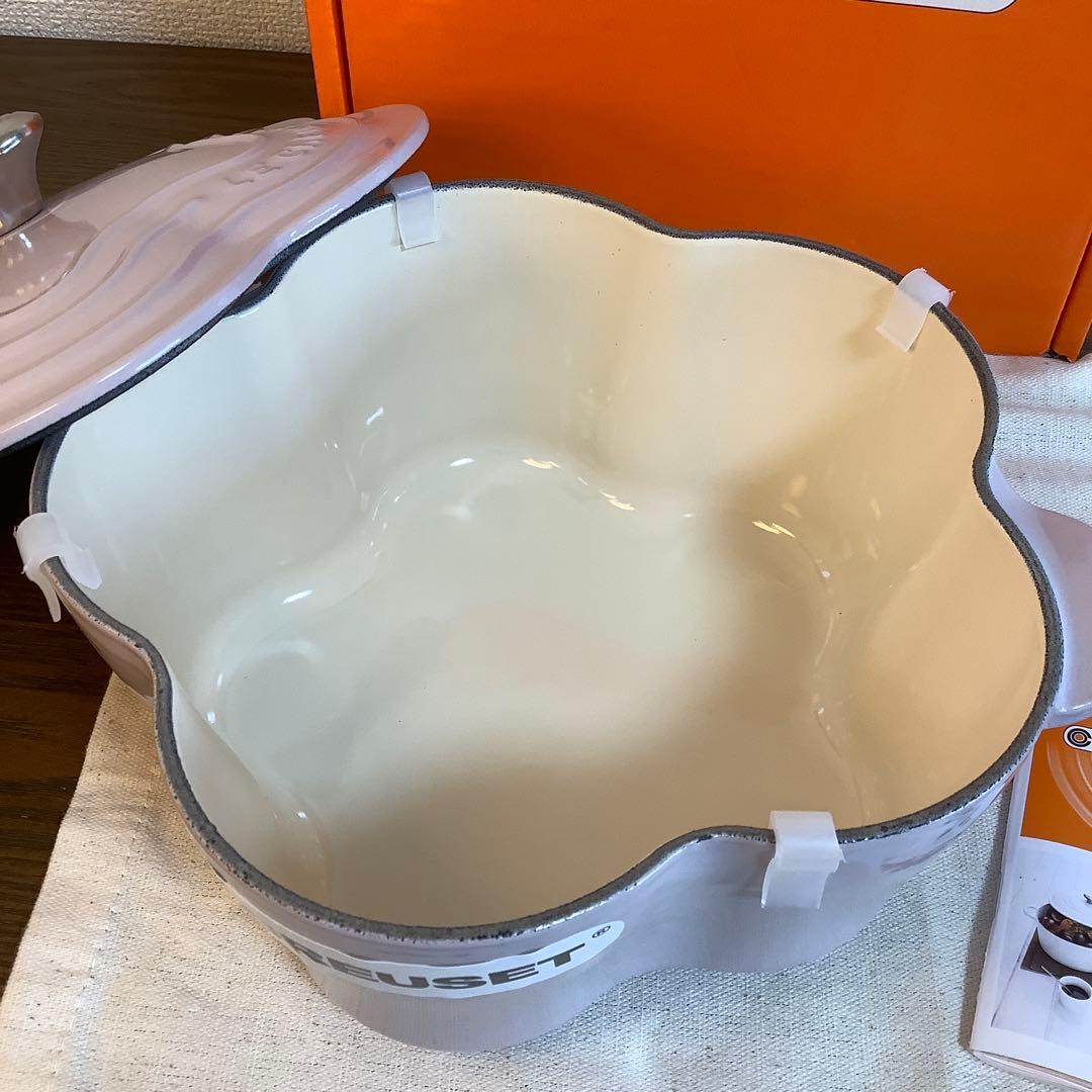 【新品未使用】LE CREUSETルクルーゼ　ココットフルール　鍋20cm