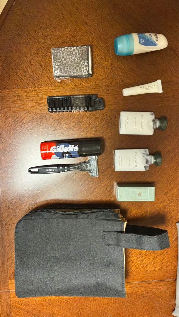 エミレーツ航空ファーストクラス　アメニティポーチ・衛生セットまとめ売り大量新品