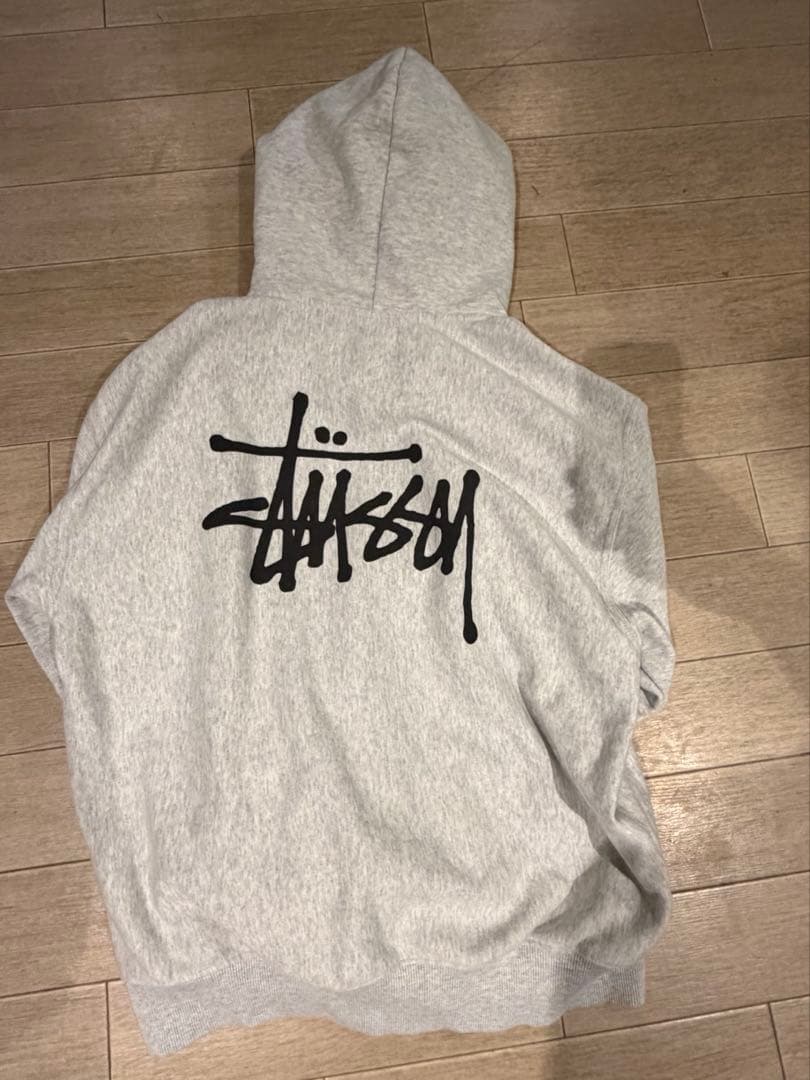 ステューシーのパーカー