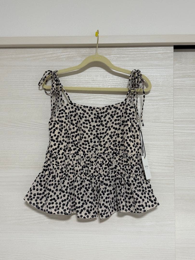 Her lip to＊Cherry Pattern Strap Top