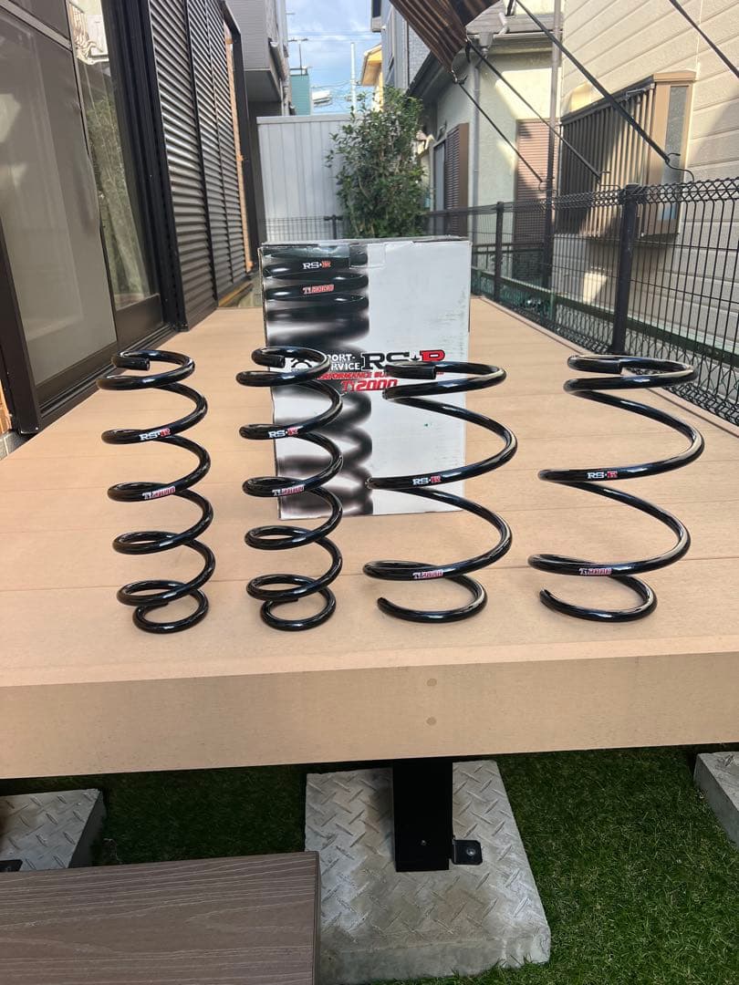 80ハリアー用RS-R TI2000ダウン スプリング 4本セット。
