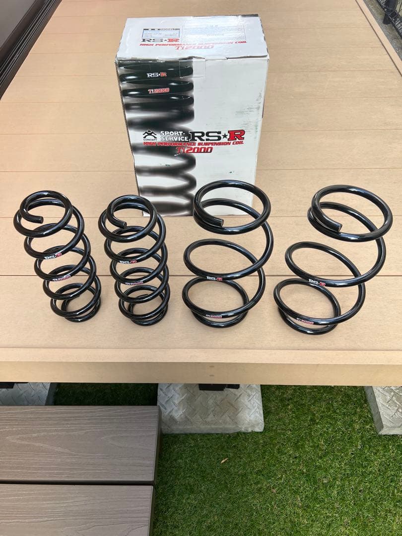 80ハリアー用RS-R TI2000ダウン スプリング 4本セット。