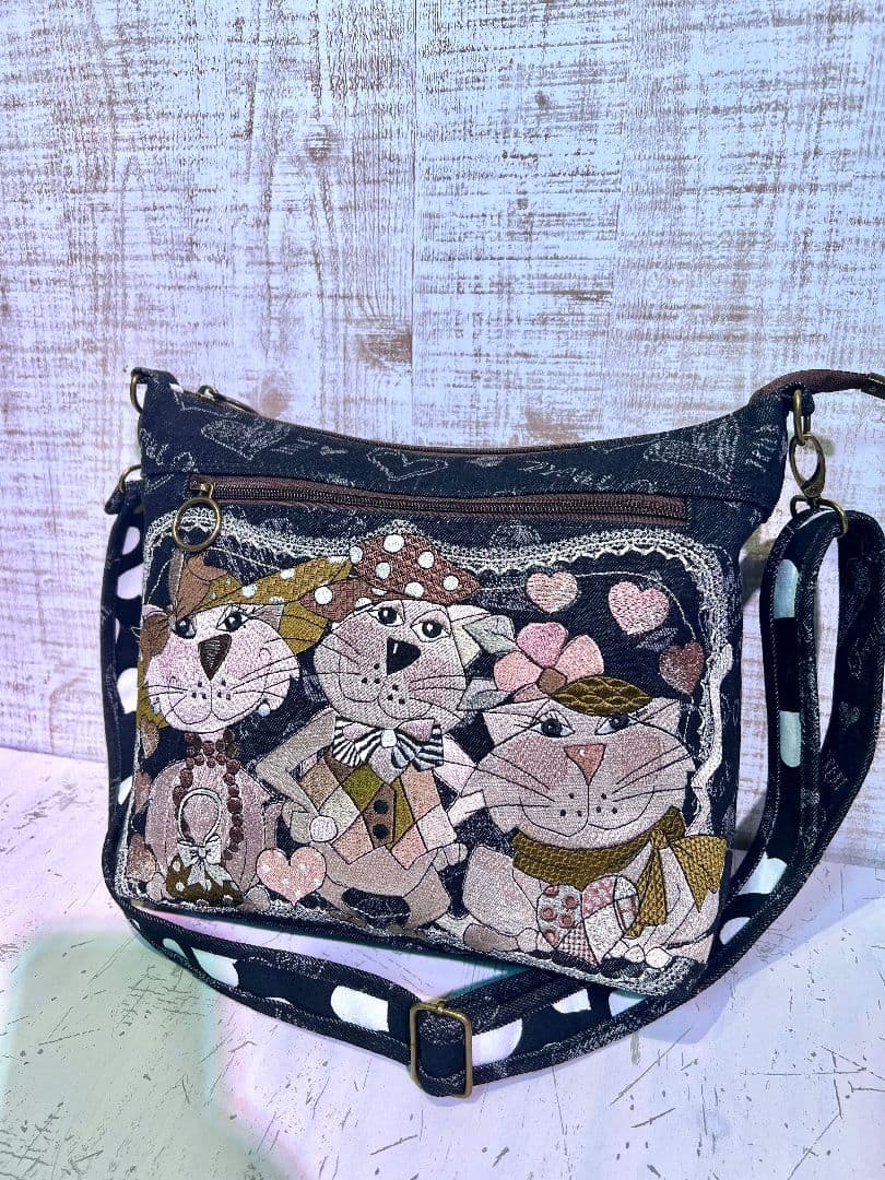 ロラライハリス♡ブラックハート柄デニム♡刺繍のふんわり軽量ショルダーバッグ