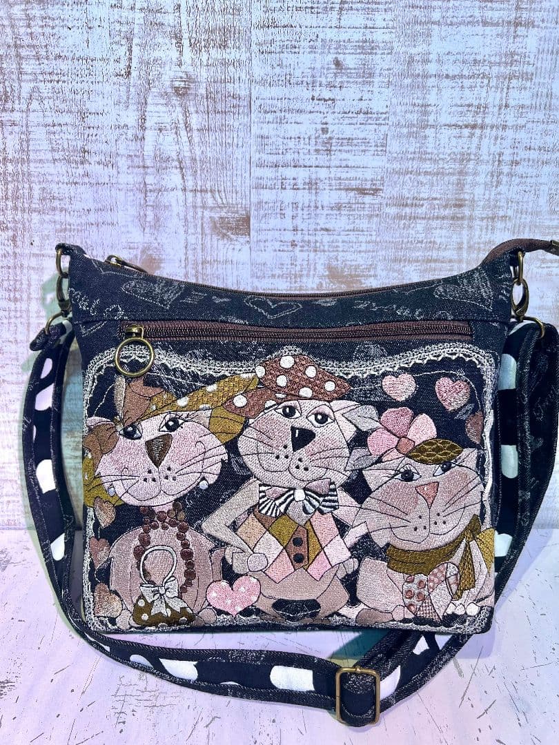 ロラライハリス♡ブラックハート柄デニム♡刺繍のふんわり軽量ショルダーバッグ