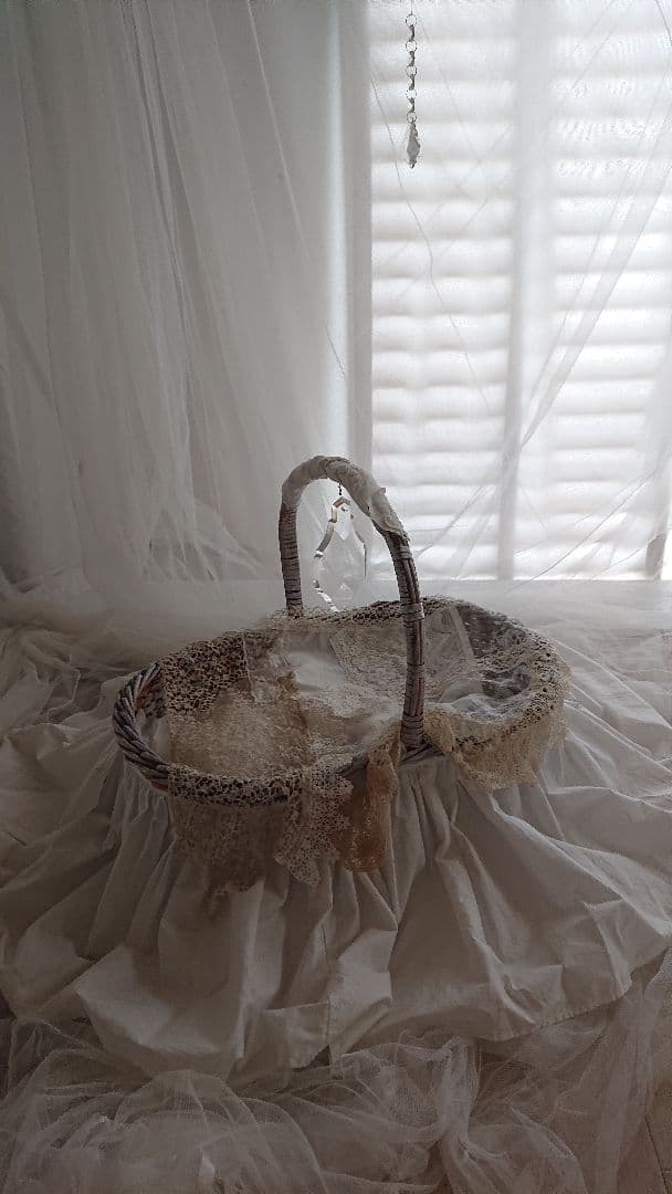 アンティークパニエ アンティークレースのカバー付き