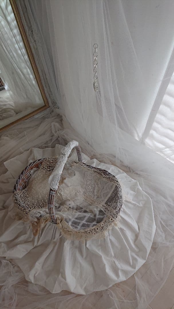 アンティークパニエ アンティークレースのカバー付き