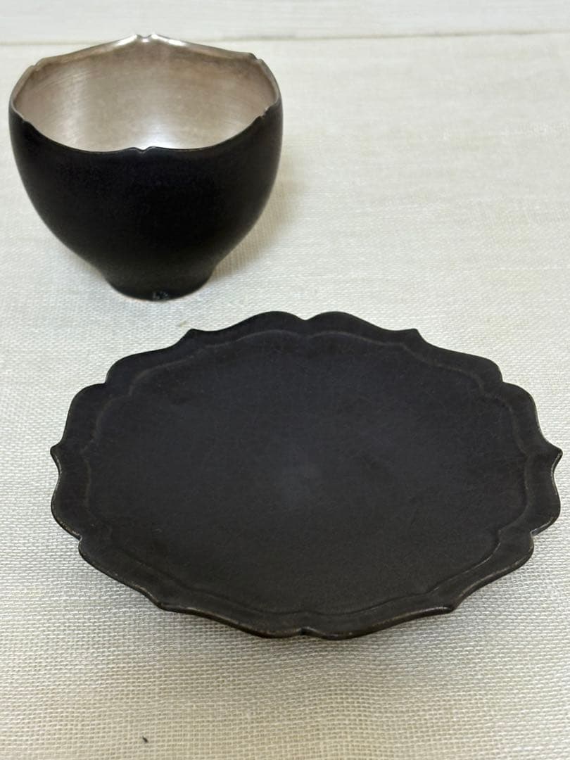 d*7様 木下和美｜黒釉銀彩 輪花カップ＆ソーサー、2個セット