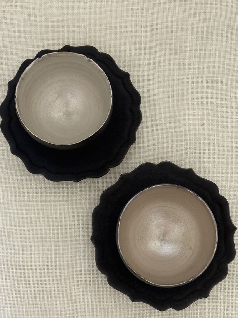 d*7様 木下和美｜黒釉銀彩 輪花カップ＆ソーサー、2個セット