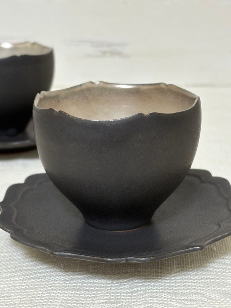 d*7様 木下和美｜黒釉銀彩 輪花カップ＆ソーサー、2個セット