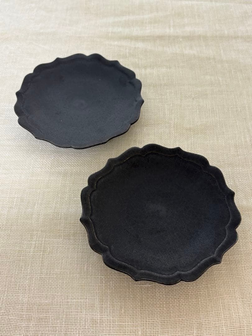 d*7様 木下和美｜黒釉銀彩 輪花カップ＆ソーサー、2個セット