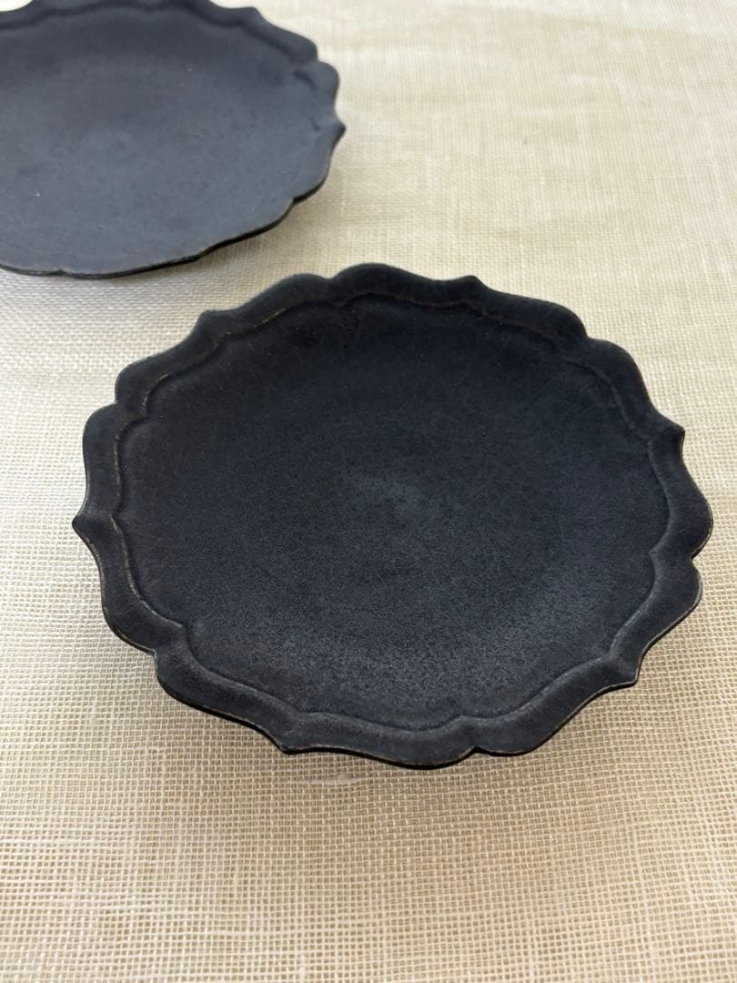 d*7様 木下和美｜黒釉銀彩 輪花カップ＆ソーサー、2個セット