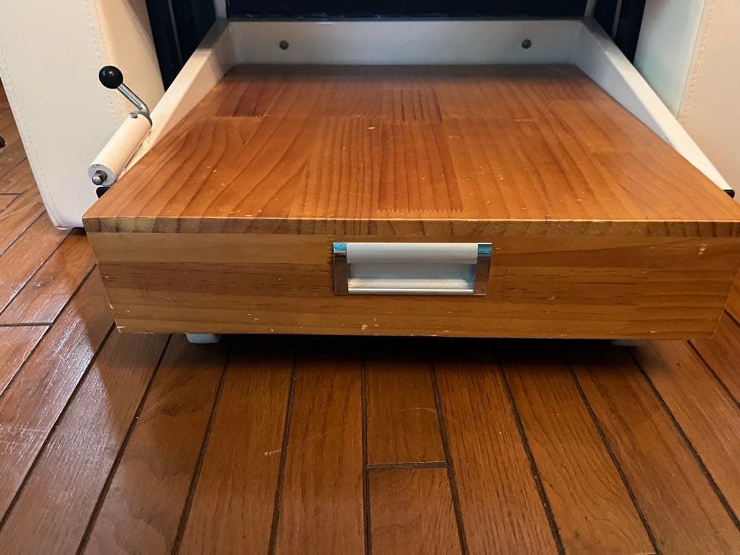 ネイル　施術　ハンド　フット　ソファ　リクライニング　収納可能　フットレスト付