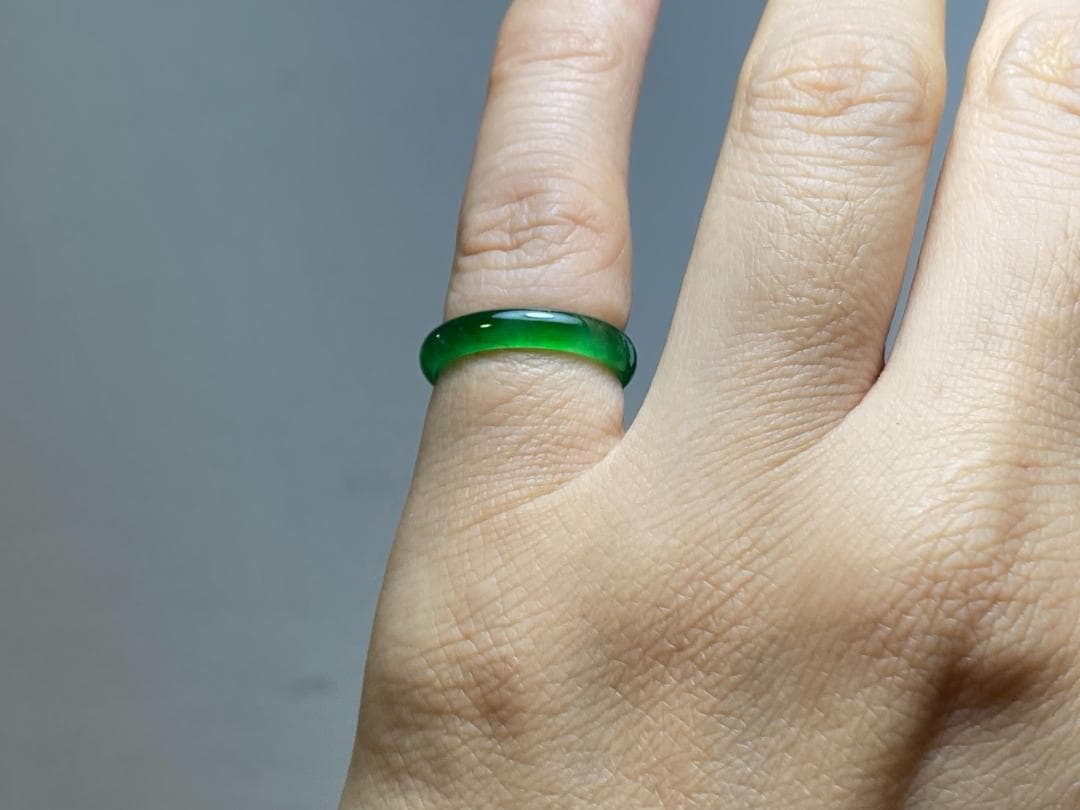 L16-05 ピンキーリング 氷種 4.5号 陽緑グアテマラ産A貨本翡翠くりぬき