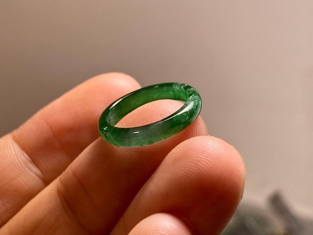 L16-05 ピンキーリング 氷種 4.5号 陽緑グアテマラ産A貨本翡翠くりぬき
