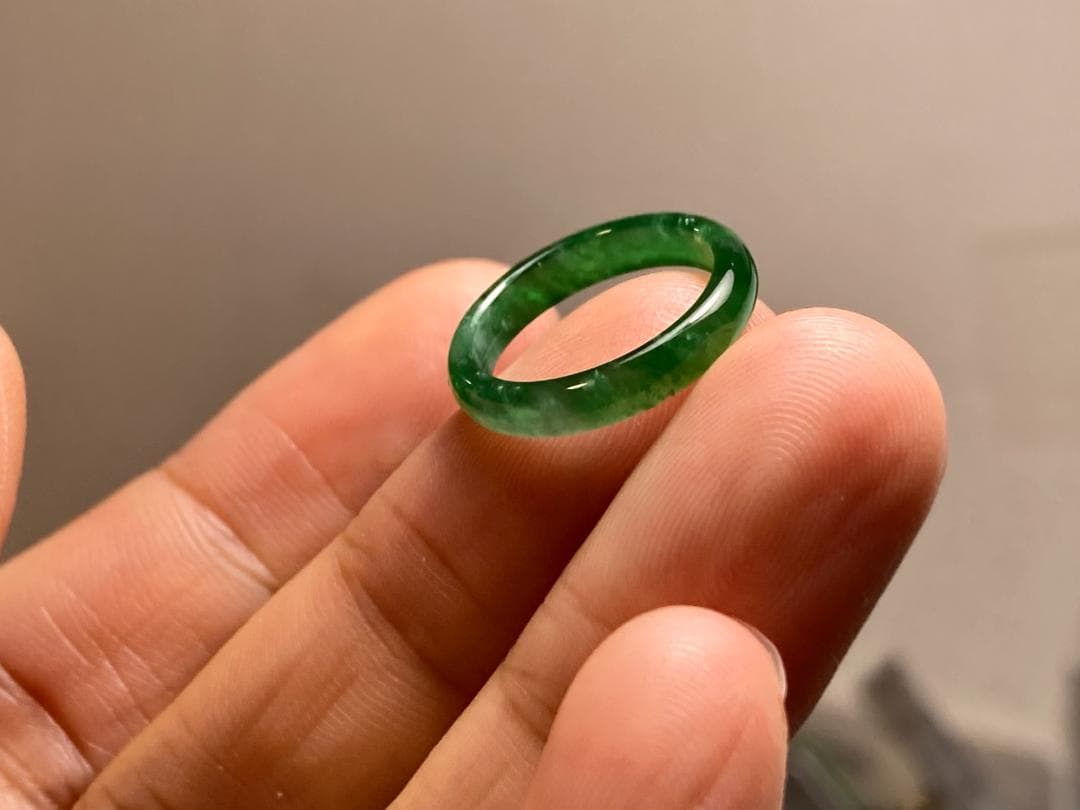 L16-05 ピンキーリング 氷種 4.5号 陽緑グアテマラ産A貨本翡翠くりぬき