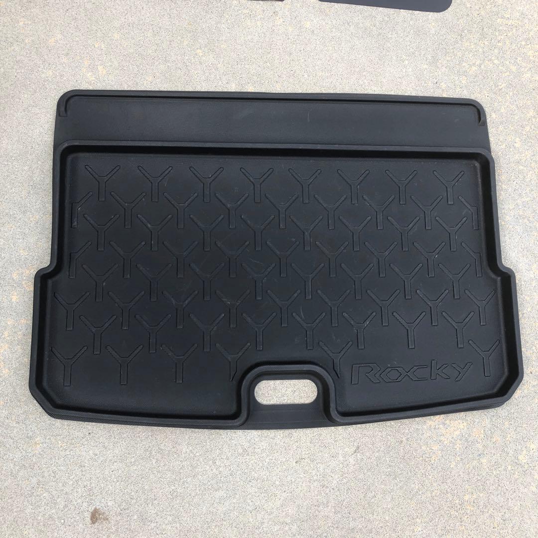 ロッキー　ダイハツ　Rocky 純正　ラゲージハードボード　車　中古品　0033