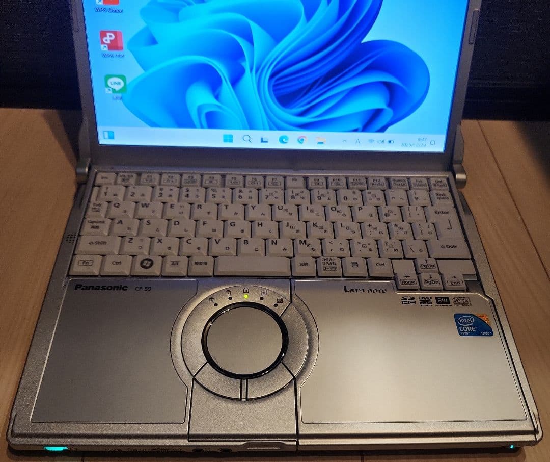 美品　ノートパソコン　軽量　コンパクト　持ち運び可能！！！