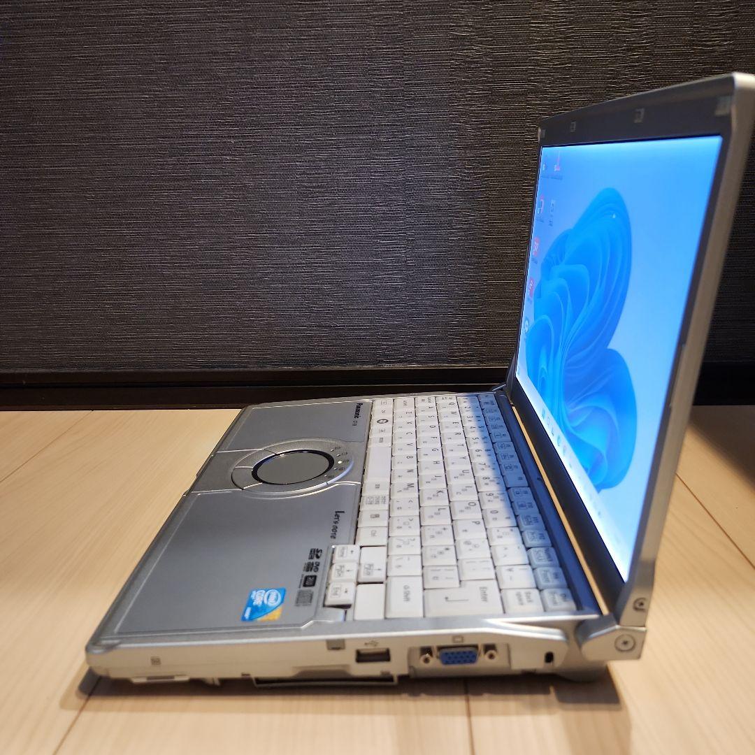 美品　ノートパソコン　軽量　コンパクト　持ち運び可能！！！