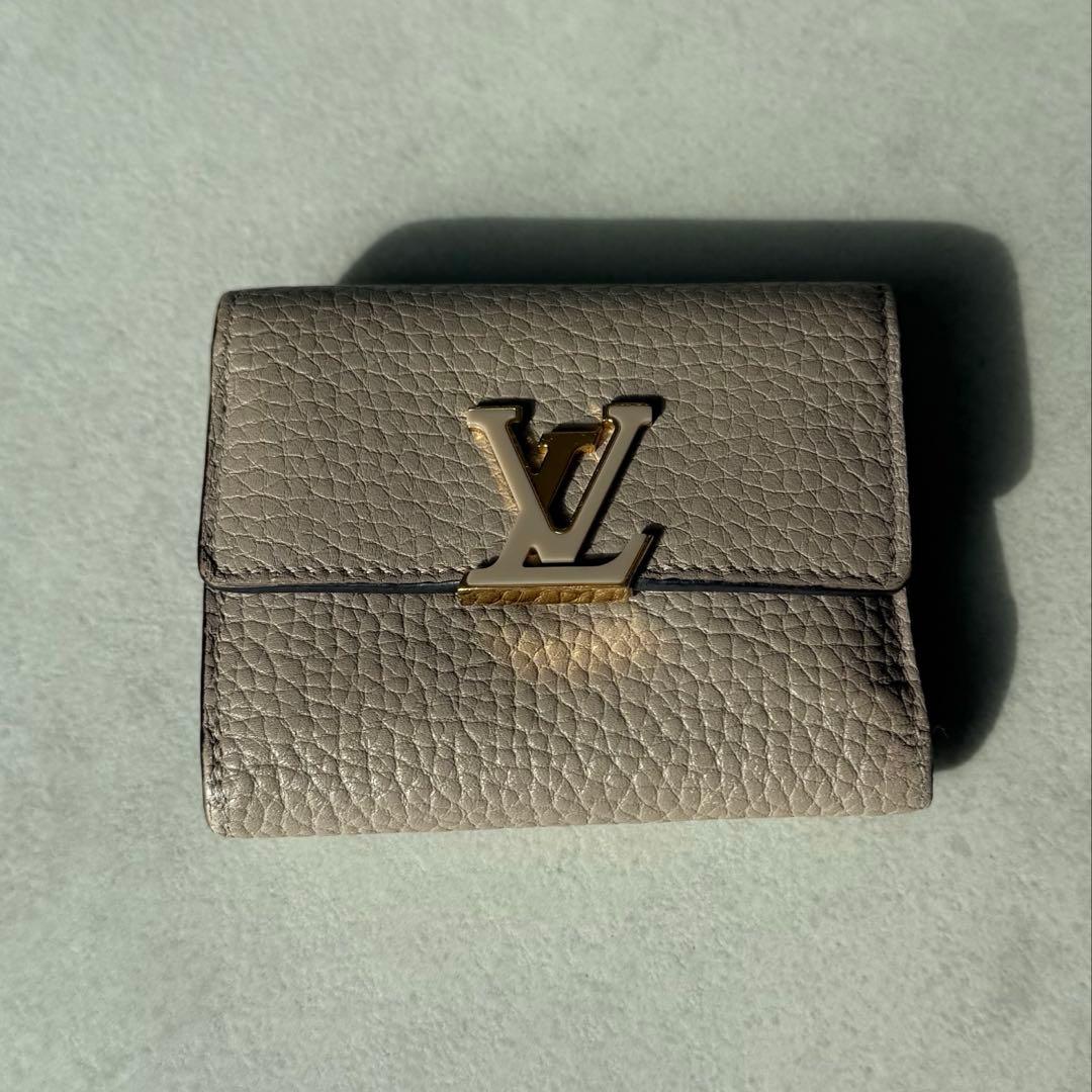 【人気】Louis Vuitton カプシーヌ　ベージュ 三つ折り財布