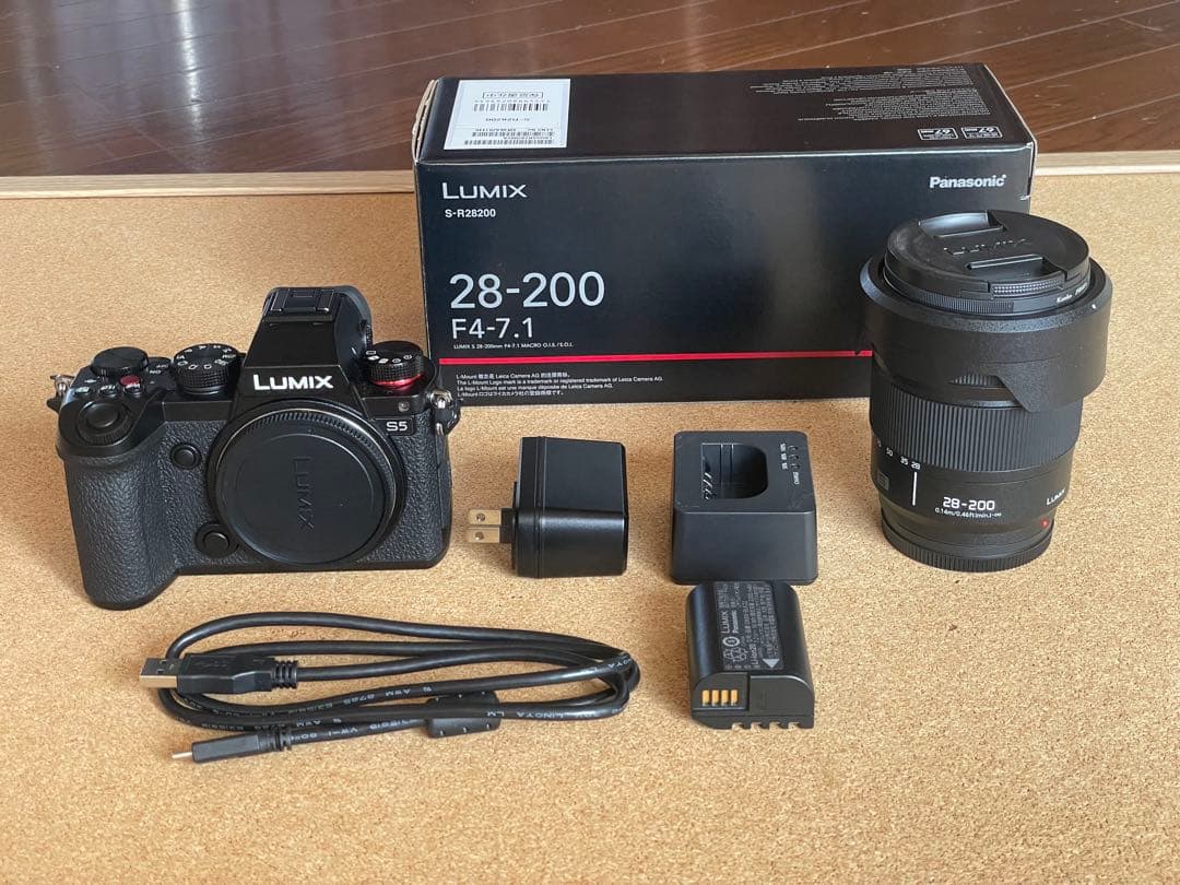 LUMIX S5 ミラーレス一眼 28-200mmレンズ付き