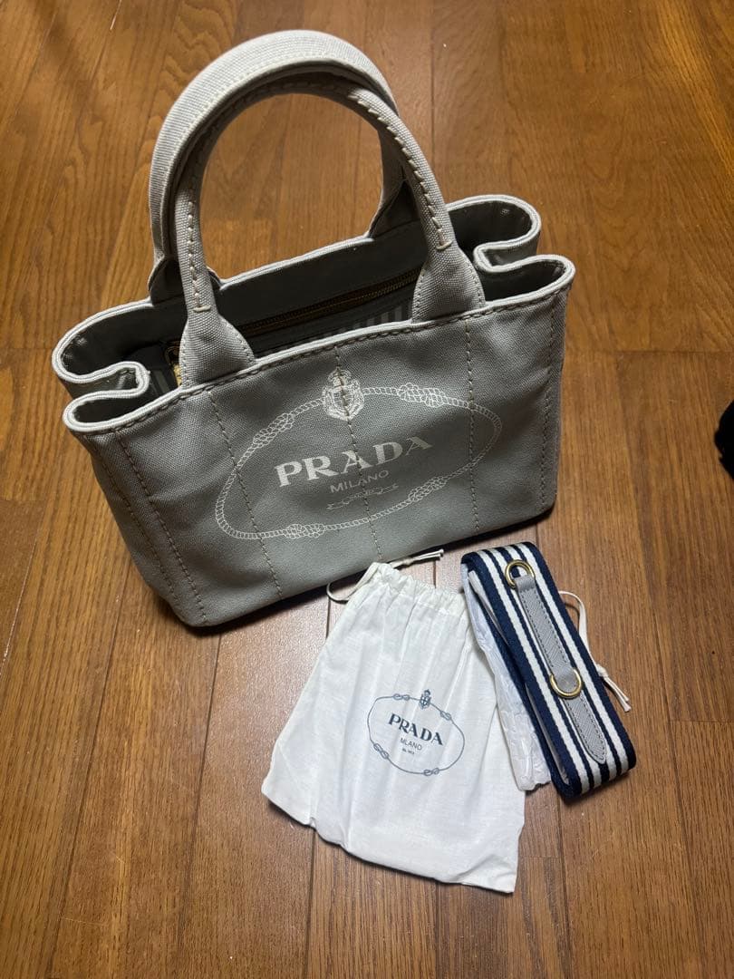 美品　PRADA カナパ　グレー キャンパスバッグ