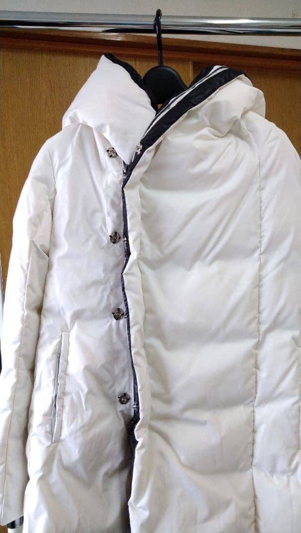 ①　バジュラ　ダウンジャケット フード付き
