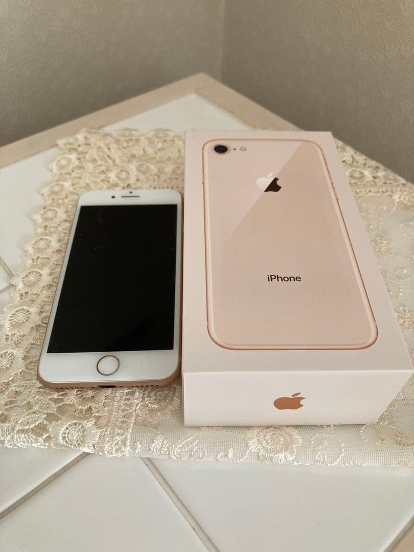 iPhone8 64GB 初期化済み　箱つき　ゴールド　美品　iPhone