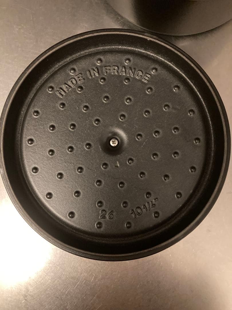 リエです　STAUB 26cm 黒