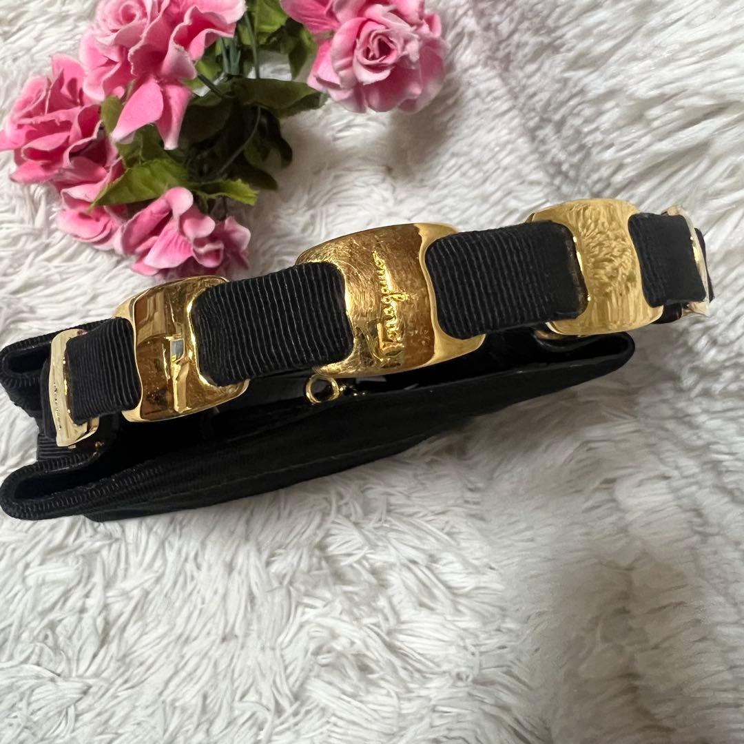 サルヴァトーレフェラガモ　ハンドバッグ　パーティーバッグ　ブラック×ゴールド