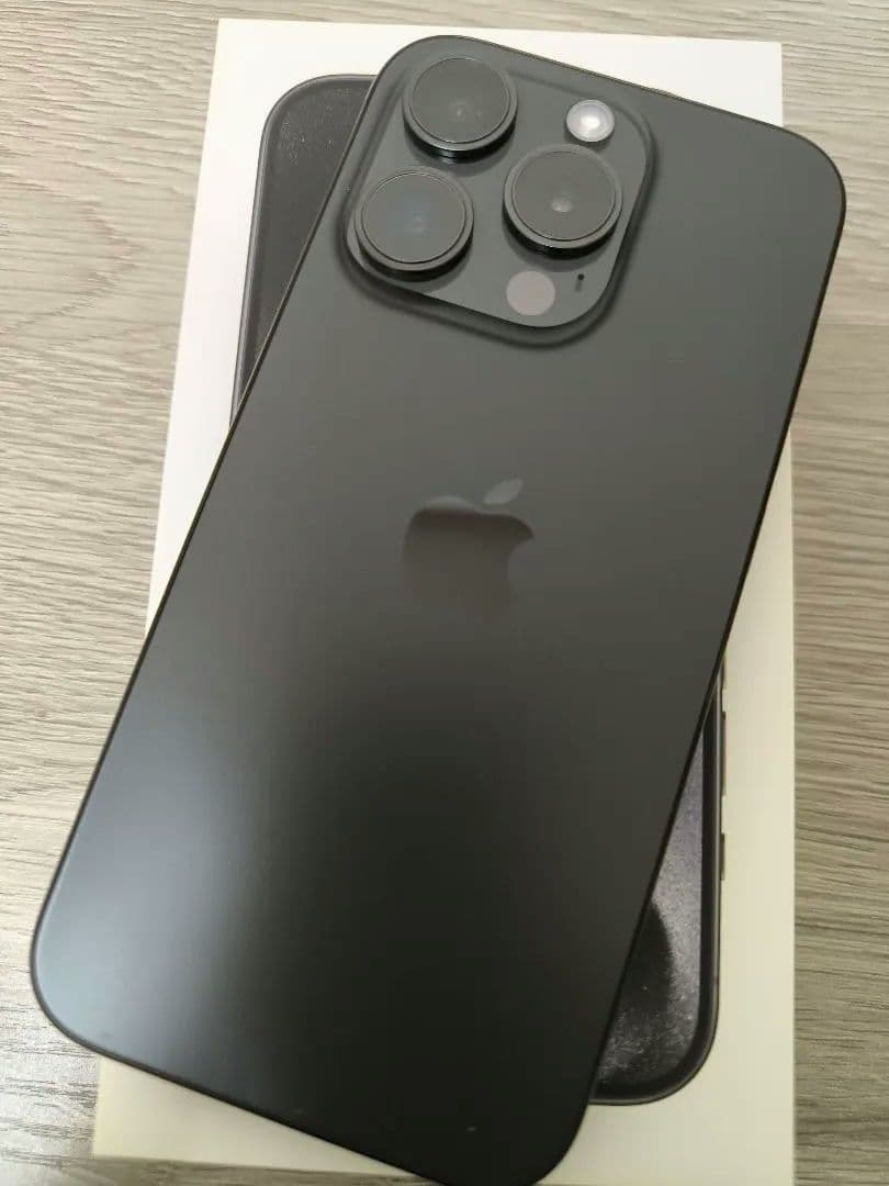 iPhone15pro 128GB SIMフリー　ブラックチタニウム　おまけ多数