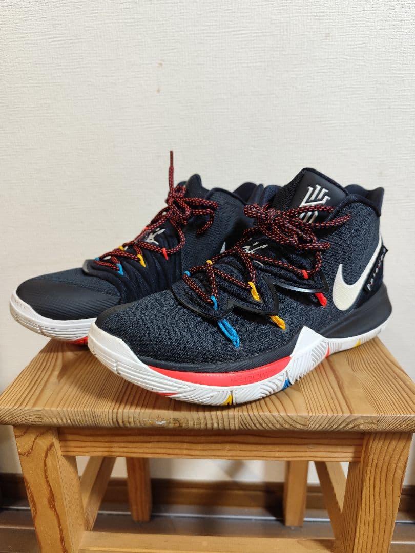 ま*る様 Nike Kyrie 5 Freinds ナイキ　カイリー5　フレンズ