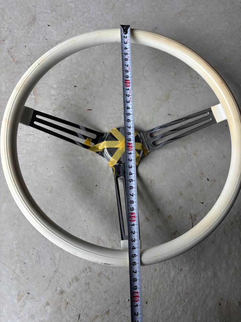 期間限定値下げ！ムーンアイズ　ステアリング　ホワイト