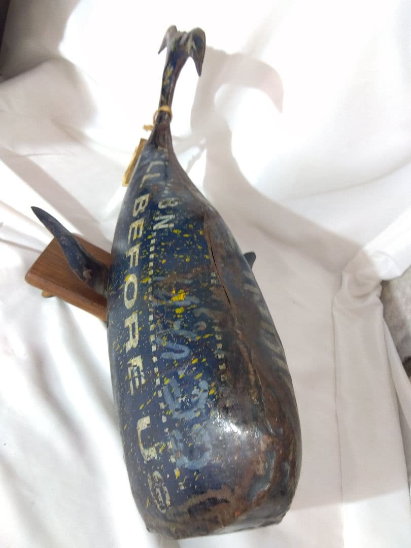 Art　クジラ　ブリキオブジェ　木製台付き　インド製