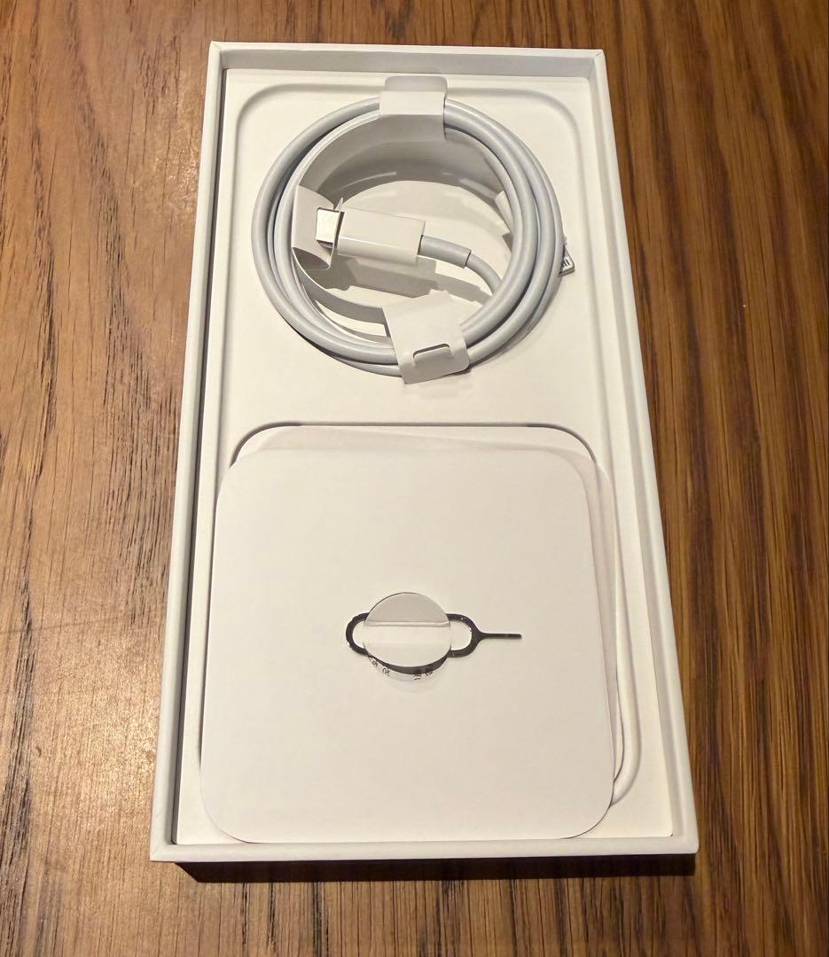 【みゆ】【美品中古品】iPhone 13 ブルー SIMフリー　保護フィル