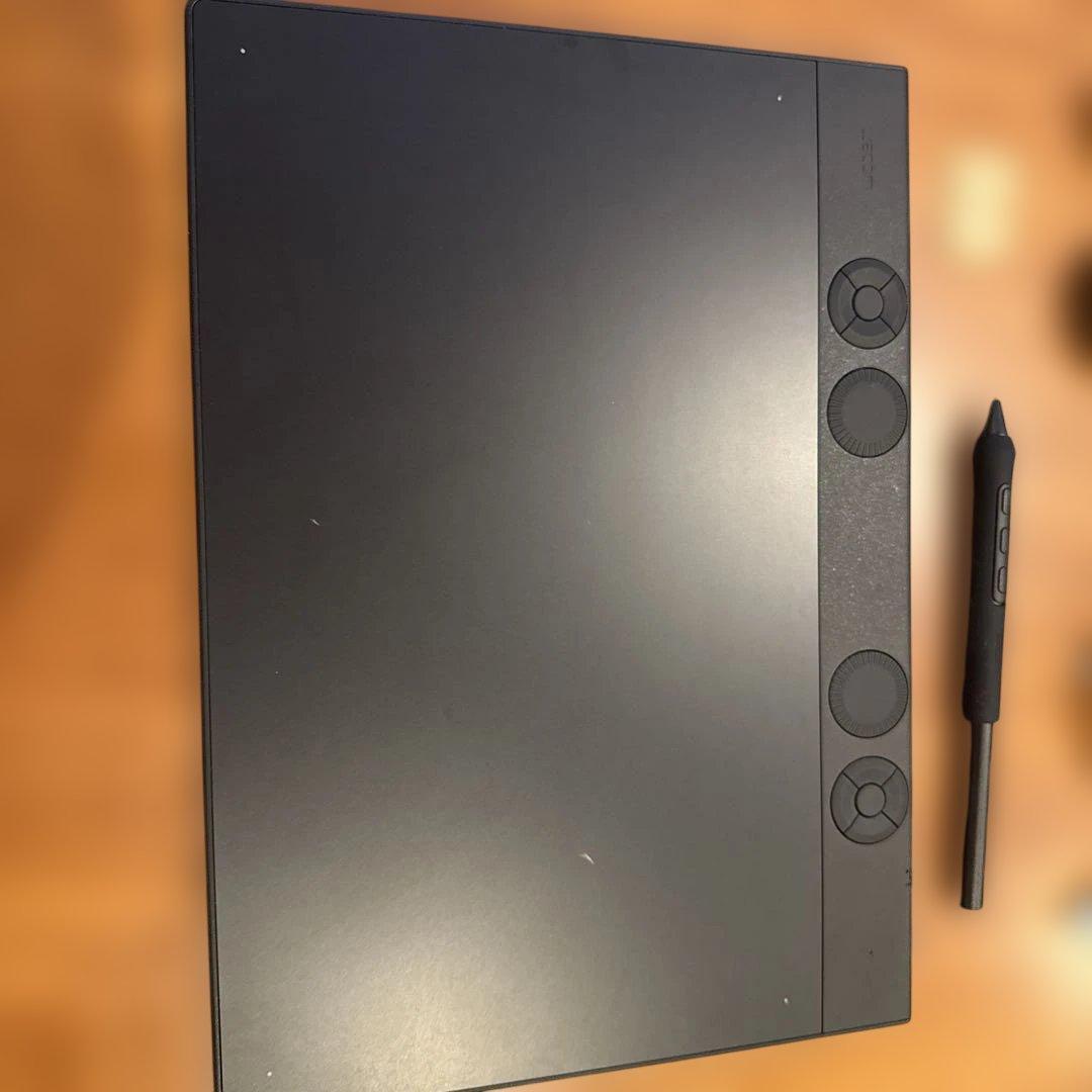 液タブ・ペンタブ Wacom Intuos Pro