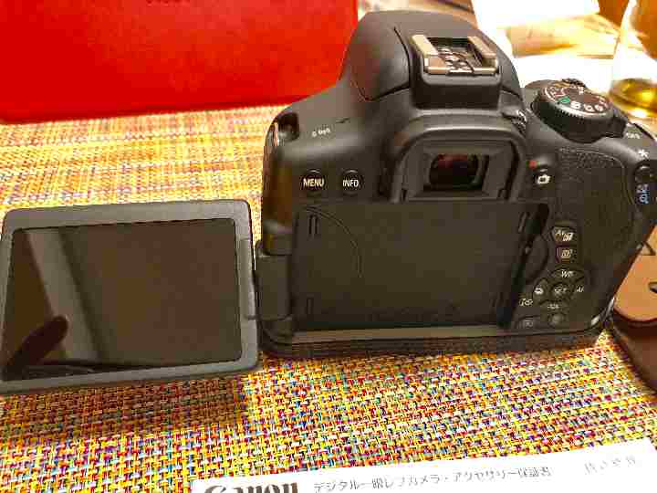 【新品同様】Canon EOS kiss X8i 本体(ボトムケース× 2付き)