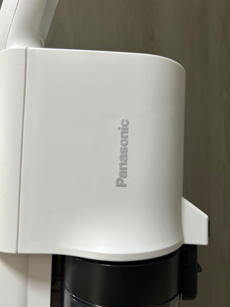 パナソニックサイクロン式コードレススティック掃除機（ホワイト）MC-SB33J