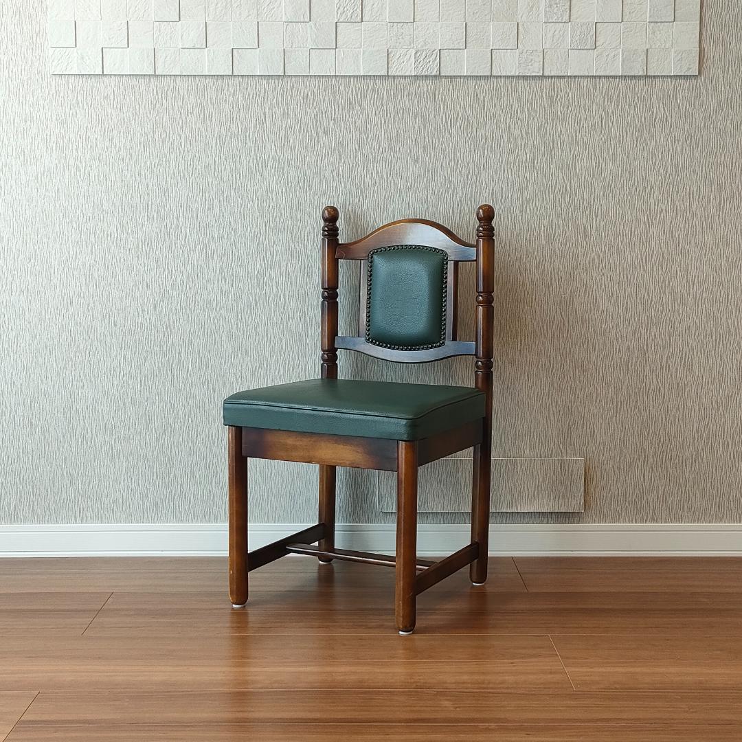 ＜希少＞　オールドカリモク　レザーチェア　鋲打ち