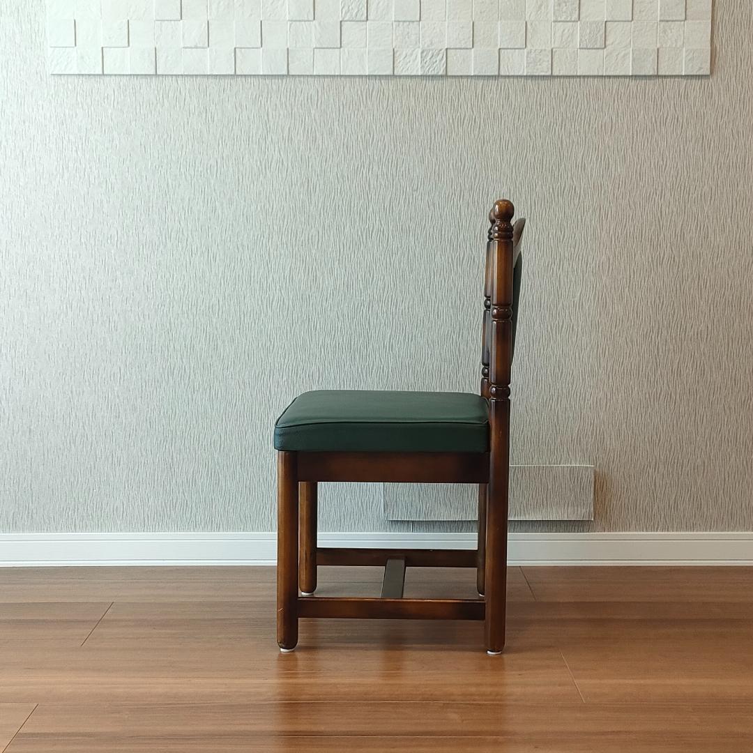 ＜希少＞　オールドカリモク　レザーチェア　鋲打ち