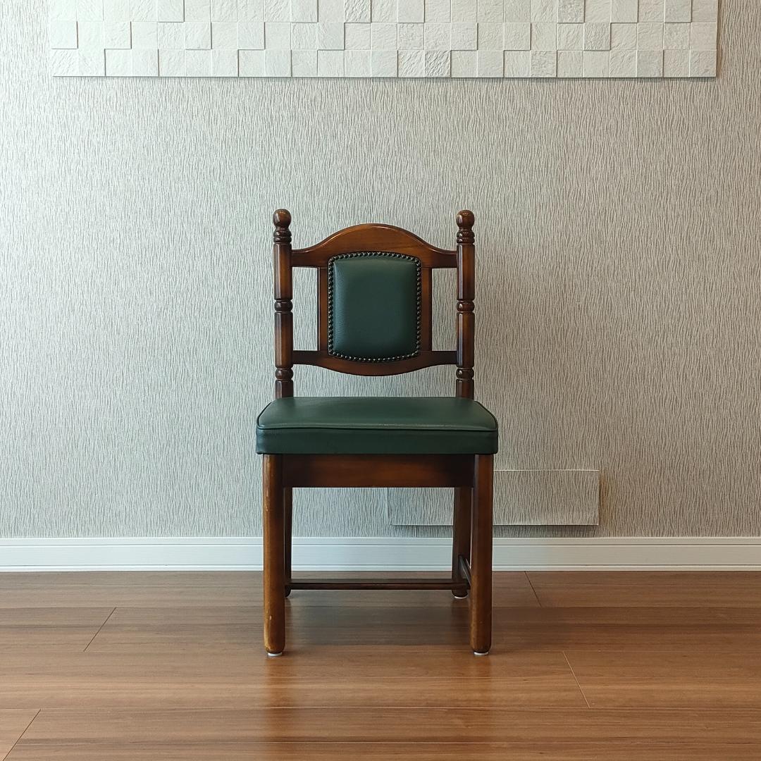 ＜希少＞　オールドカリモク　レザーチェア　鋲打ち