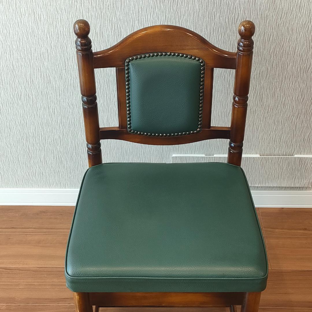 ＜希少＞　オールドカリモク　レザーチェア　鋲打ち