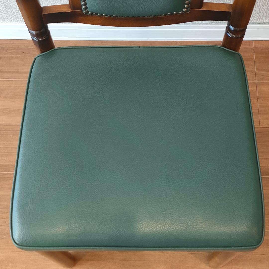 ＜希少＞　オールドカリモク　レザーチェア　鋲打ち