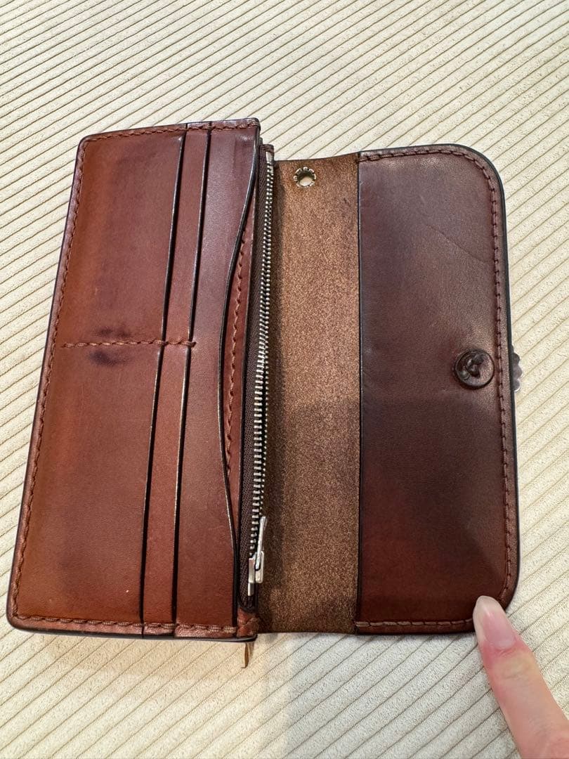 TADY & KING フラワーコンチョ付き ロングウォレット