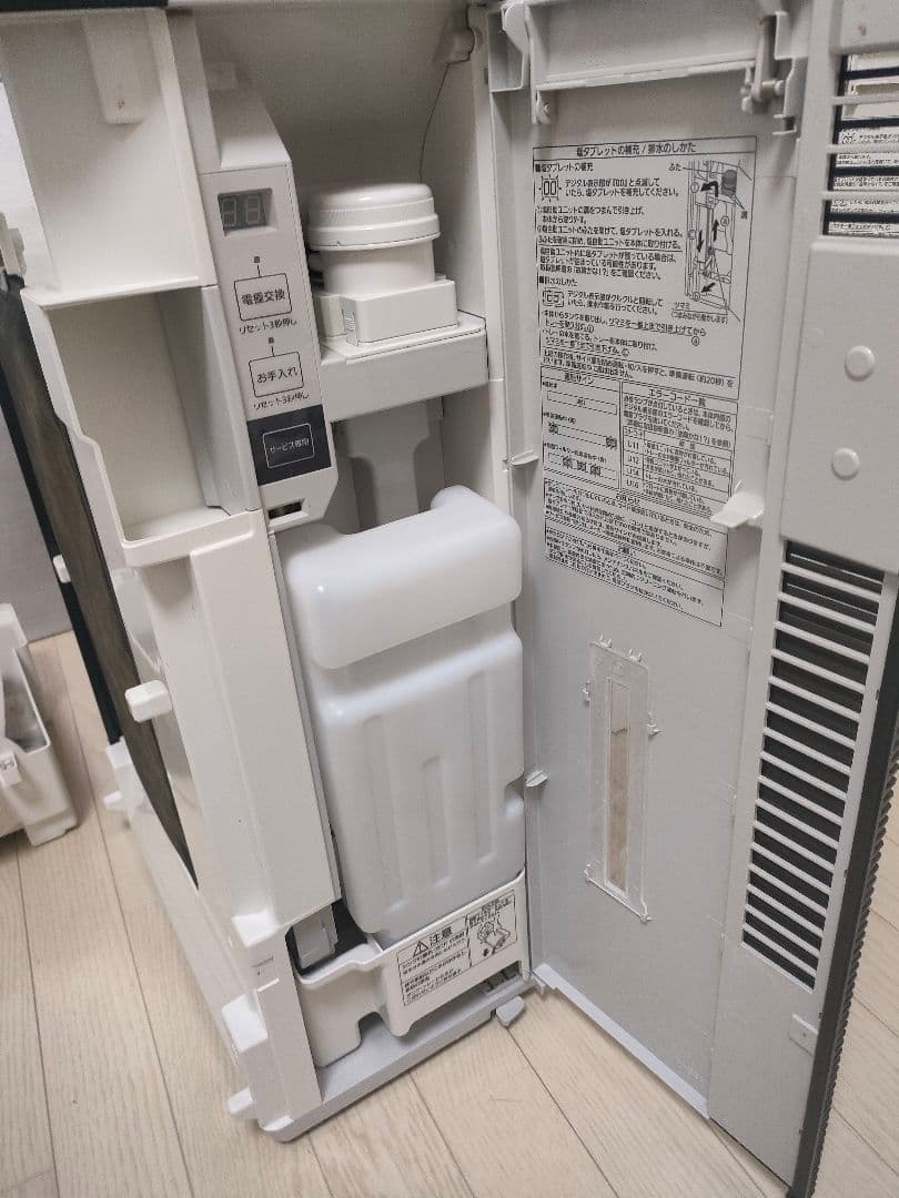 パナソニック　ジアイーノ　次亜塩素酸空間除菌脱臭機　F-MV4100 シルバー